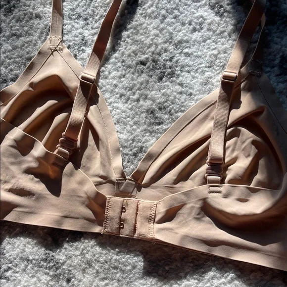 Seamless Nude Bralette - Picture 3 of 5